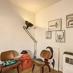 Rue Saint-maur 1-bed Balcony And View *