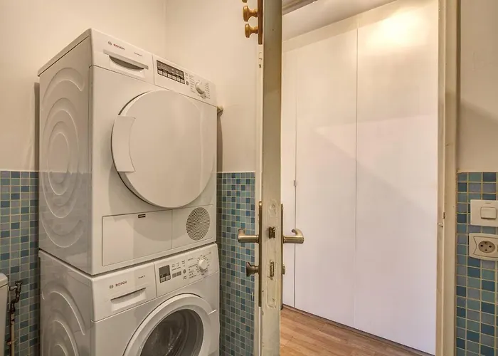Rue Saint-maur 1-bed Balcony And View Apartment *