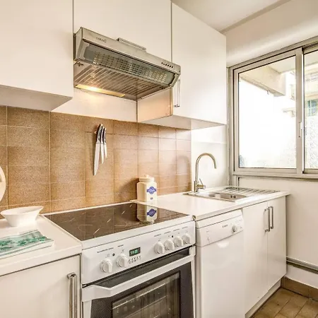 Апартаменты Rue Saint-maur 1-bed Balcony And View Париж